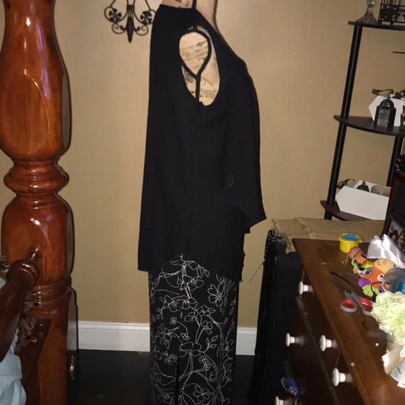 Beautiful skirt set - Picture 4 of 8